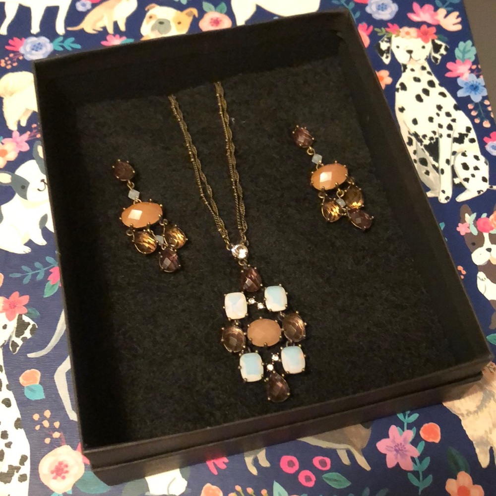 Avon necklace and earring set